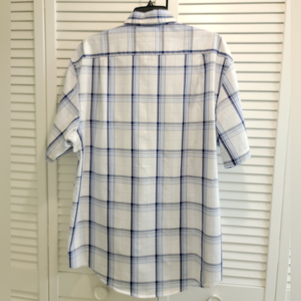 IZOD MEN'S SHORT SLEEVE BUTTON DOWN SHIRT - Picture 3 of 4